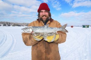 Êtes-vous prêt pour une partie de pêche sur glace à Levi ?