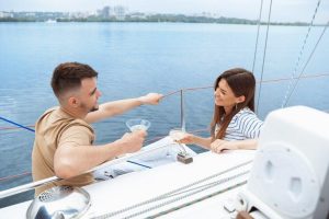 Découvrez les avantages insoupçonnés de la location de bateaux de plaisance avec équipage