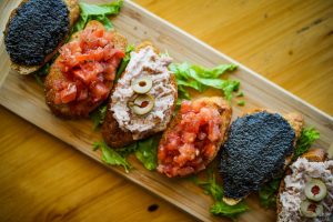 Quels sont les ingrédients essentiels pour des tapas ?