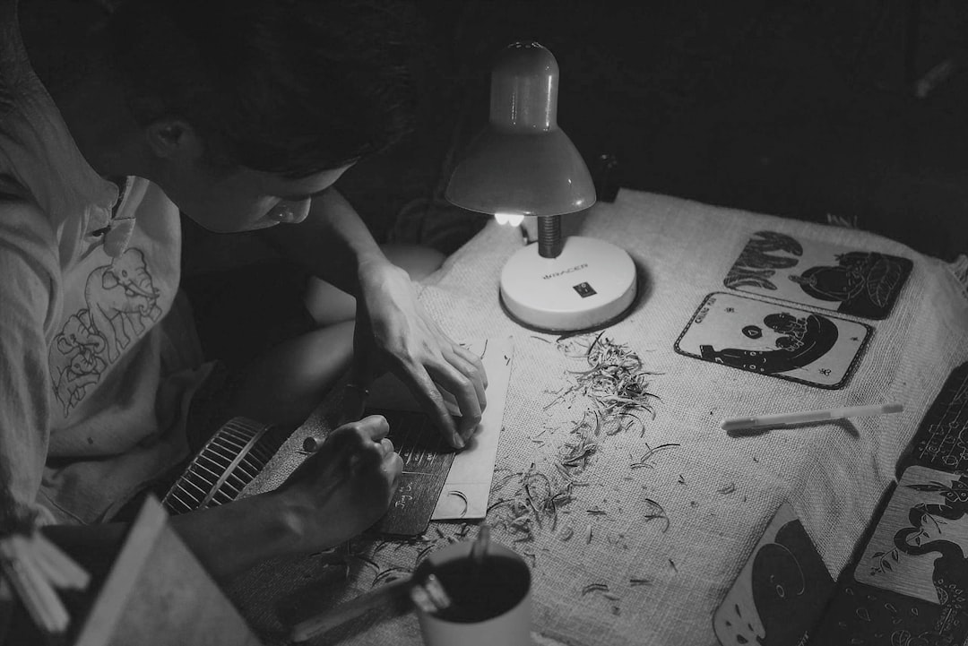 découvrez l'excellence du savoir-faire artisanal alliant tradition et innovation pour des créations uniques et de qualité supérieure.