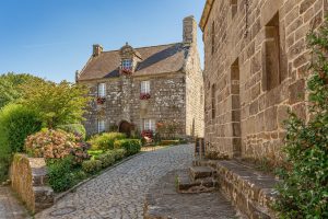 découvrez le camping en bretagne : des paysages naturels magnifiques, des plages authentiques et une ambiance conviviale pour des vacances inoubliables en famille ou entre amis.
