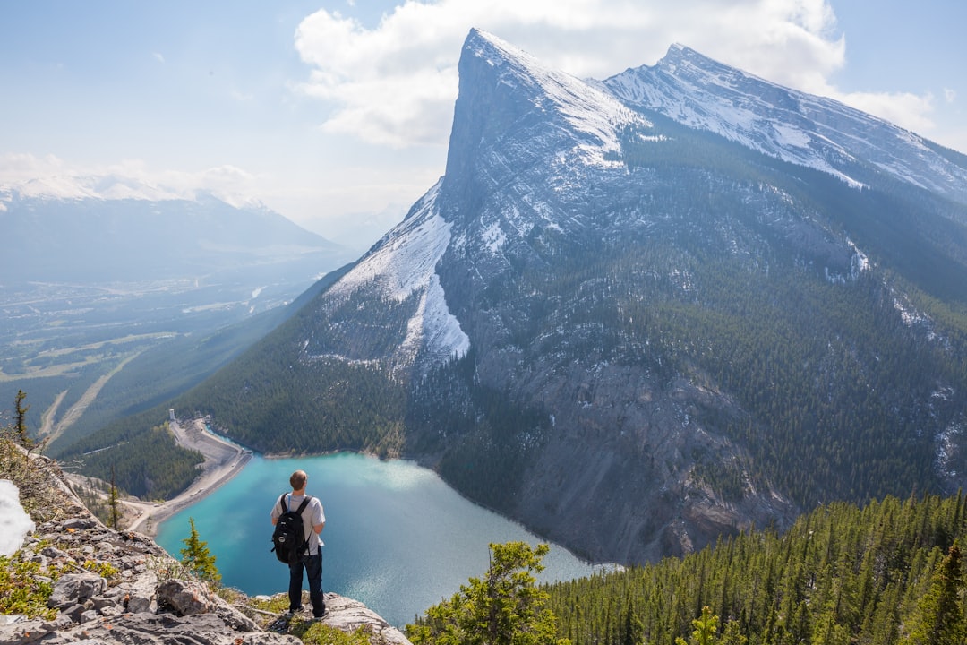 découvrez les meilleures randonnées pour tous les niveaux, explorez la nature et profitez d'aventures en plein air inoubliables.