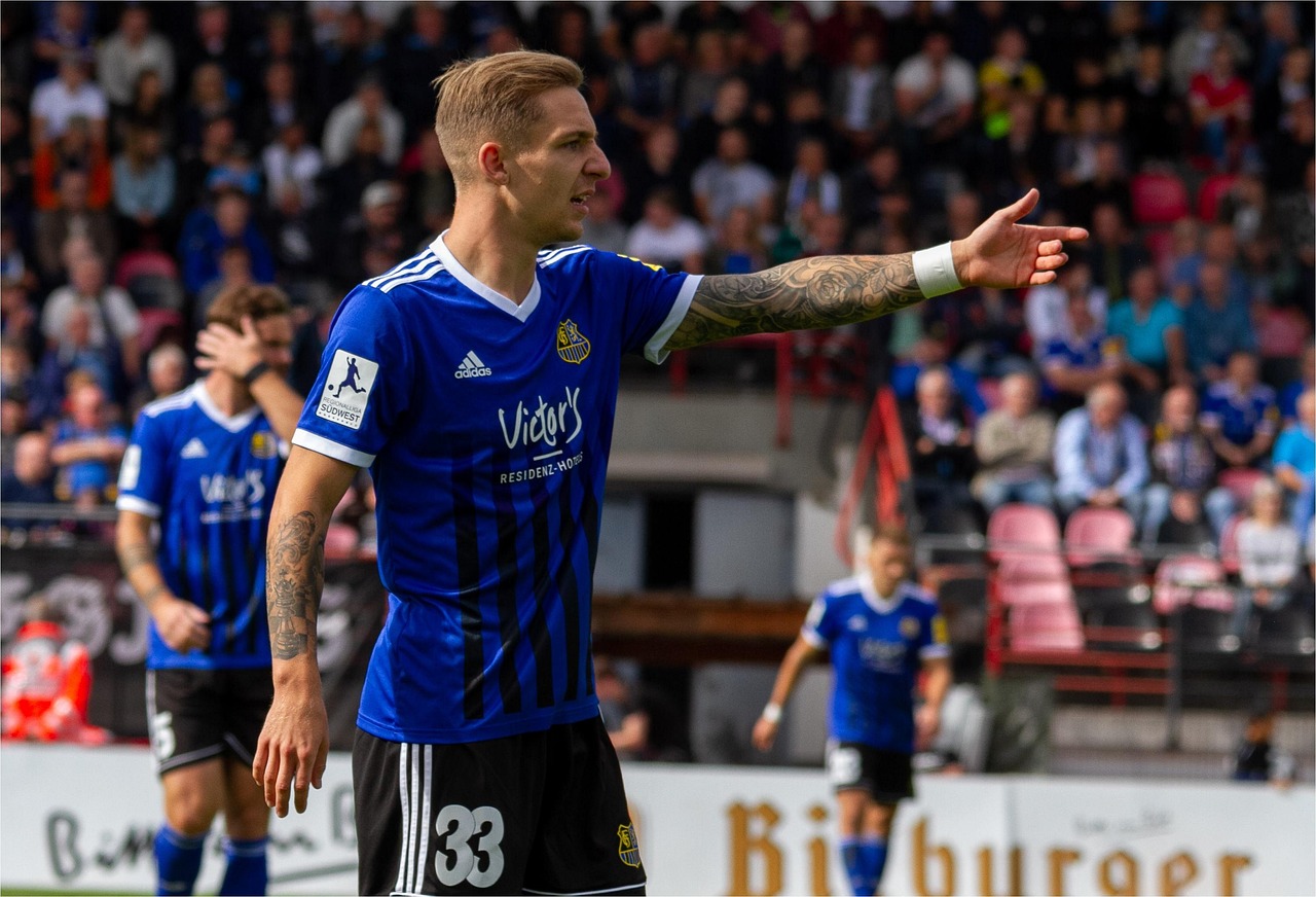 découvrez kehl, charmante ville allemande située à la frontière avec la france, offrant un riche patrimoine culturel et de magnifiques paysages le long du rhin.