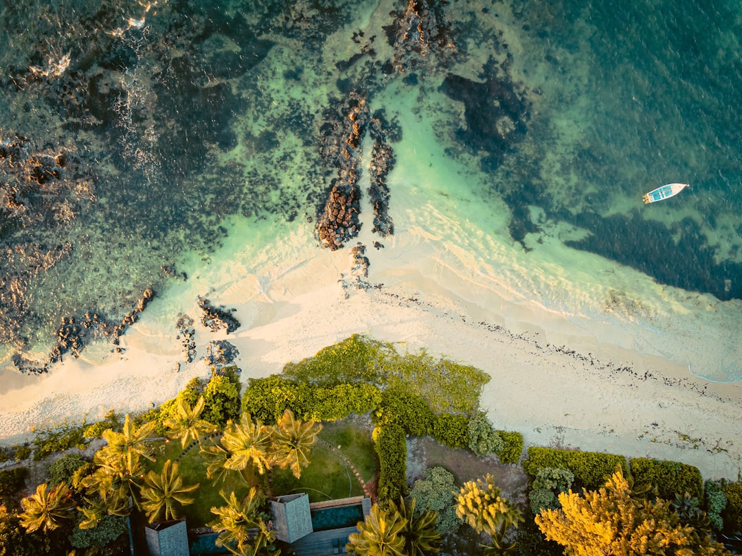découvrez l'île maurice, un paradis tropical aux plages de sable fin, eaux turquoise, culture riche et paysages à couper le souffle pour des vacances inoubliables.