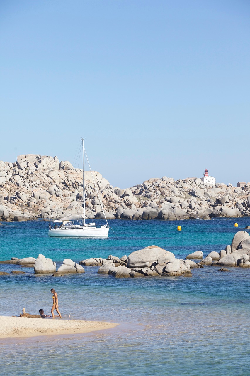 découvrez les plages naturistes de corse, des lieux préservés où profiter du soleil et de la mer en toute liberté dans un cadre naturel exceptionnel.