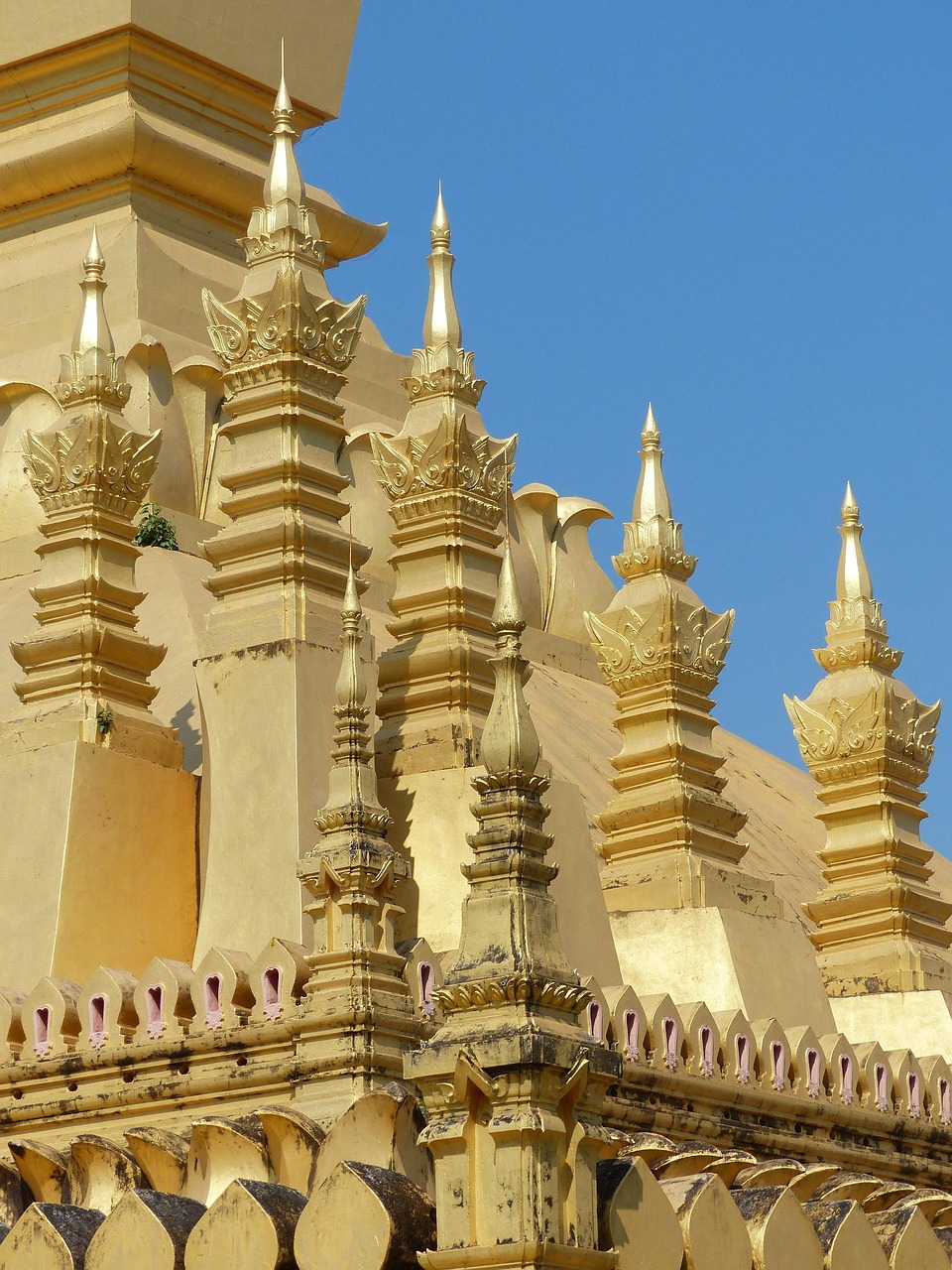 découvrez vientiane, la charmante capitale du laos, riche en histoire, culture et paysages paisibles au bord du mékong.